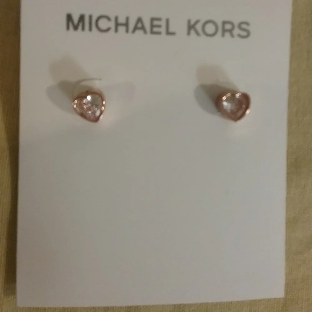 BRAND NEW MICHAEL KORS CRYSTAL HEART STONES EARRINGS